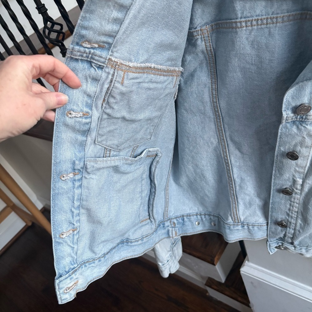 Gap Light Washed distressed, jean jacket large - Picture 3 of 5